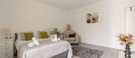 2 bedrooms, iron/ironing board, free WiFi