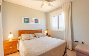 2 Schlafzimmer, Bügeleisen/Bügelbrett
