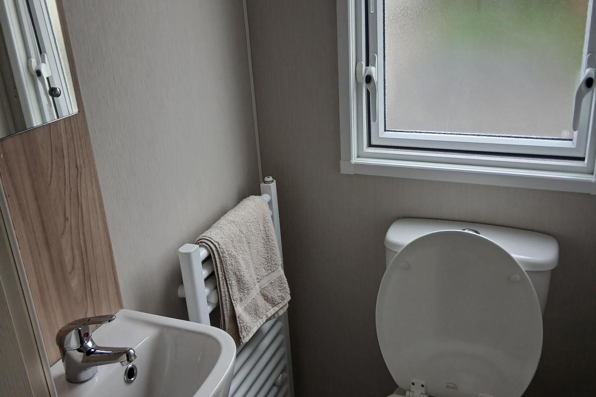 Shower, free toiletries, towels, toilet paper