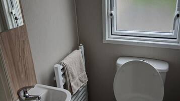Shower, free toiletries, towels, toilet paper