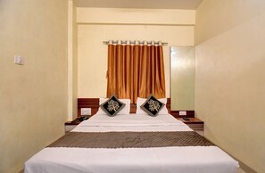 Basic Double Room | Blackout drapes, soundproofing, iron/ironing board, free WiFi - Hotel Padmavati Palace Mahabaleshwar (Mahabaleshwar)
