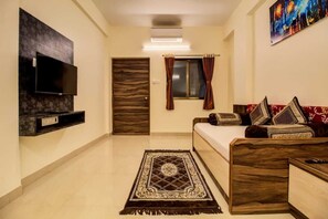 Family Double Room | Blackout drapes, soundproofing, iron/ironing board, free WiFi - Hotel Padmavati Palace Mahabaleshwar (Mahabaleshwar)