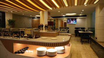 Daily buffet breakfast for a fee