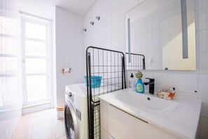 Hair dryer, towels, soap, shampoo - BEC, Parking, 1 WC and 1 toilet, Elevator. (Barakaldo)