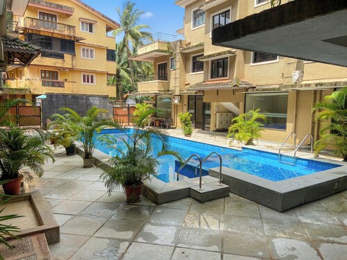 Charming 1BHK with Pool & Easy Access to Local Attractions