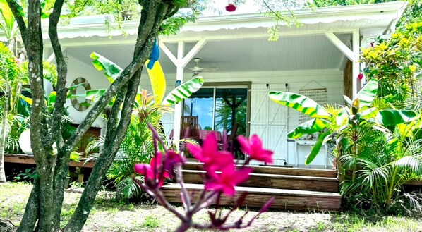 Exterior detail - Cottage Majo Lounge located in Saint Pierre in a tropical garden 5min from the sea  (Saint Pierre)