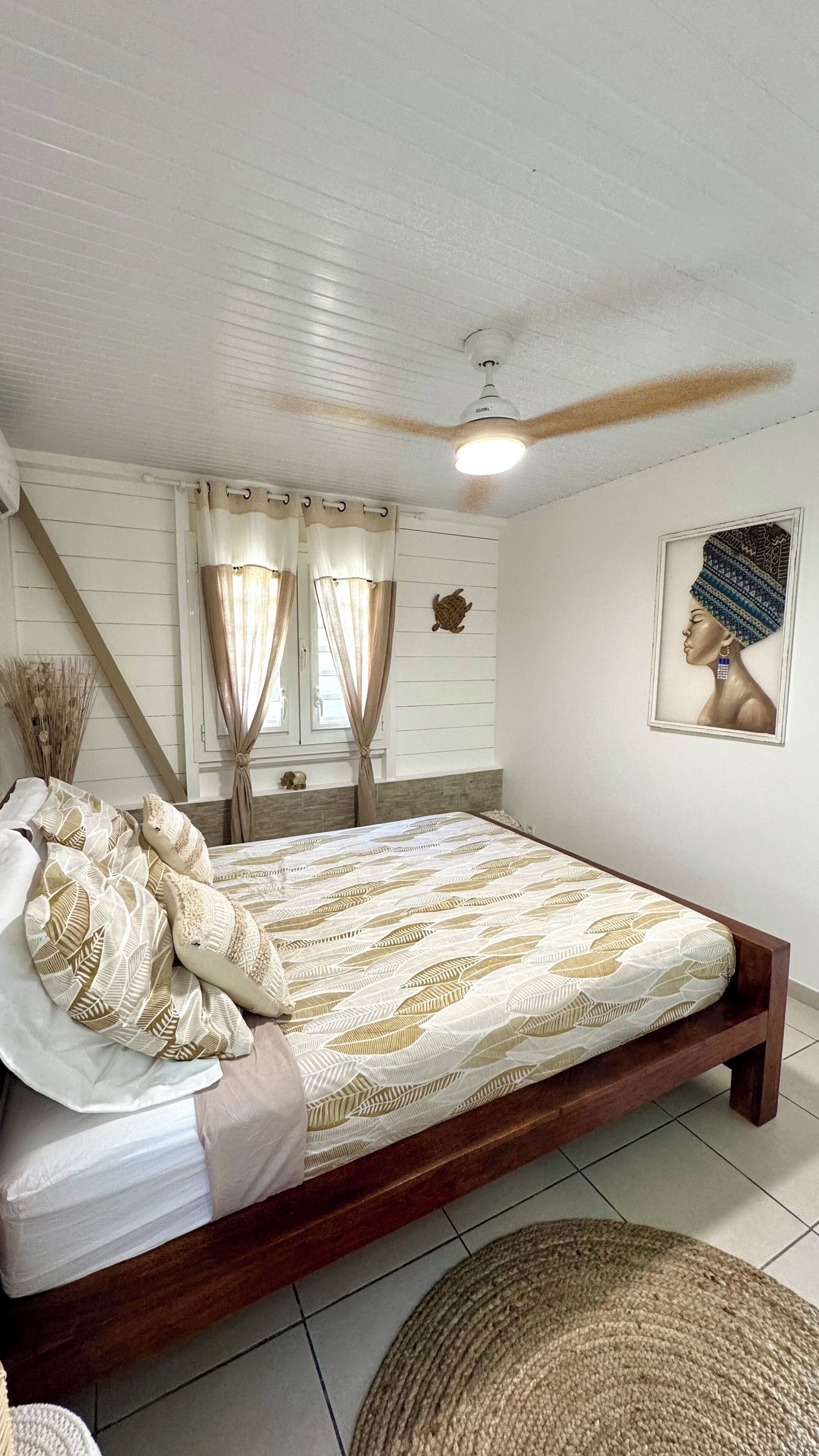 1 habitación, tabla de planchar con plancha, wifi y ropa de cama 