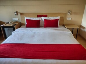 Dobbelt- eller tomannsrom – basic | Oppholdsområde | TV