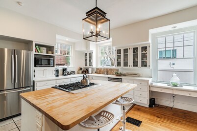 Spacious charming 4-bedroom house in S Tampa Near Water/Downtown