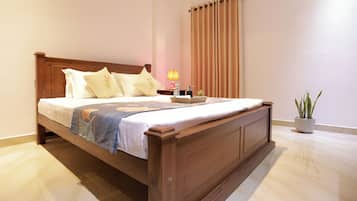 Desk, laptop workspace, free WiFi