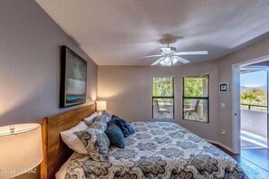 2 bedrooms, iron/ironing board, free WiFi, bed sheets - Breathtaking views of the Catalina and Rincon Mountains in this 2nd floor (Tucson)