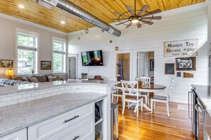 House (2 Bedrooms) | Interior