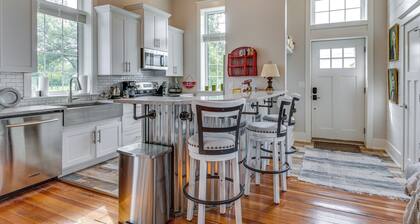 West Lafayette Home ~ 3 Mi to Purdue Campus!