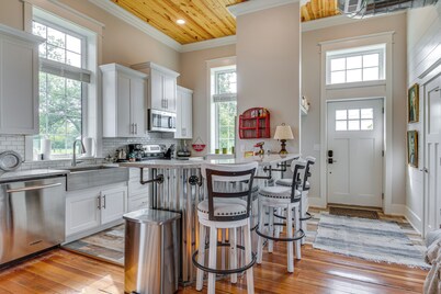 West Lafayette Home ~ 3 Mi to Purdue Campus!