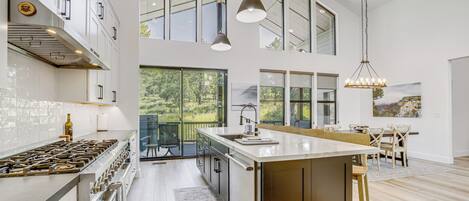 House (3 Bedrooms) | Interior