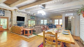 House (6 Bedrooms) | Interior