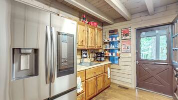 House (6 Bedrooms) | Interior