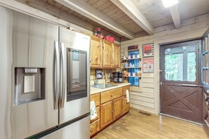 House (6 Bedrooms) | Interior - Ellijay Getaway: Fire Pit + Hot Tub (Ellijay)