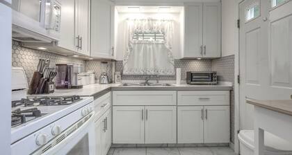 Cozy Cape Cod Cottage < 2 Mi to Beach!