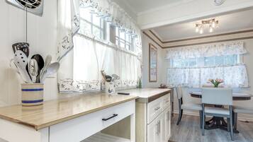 Cottage (2 Bedrooms) | Interior