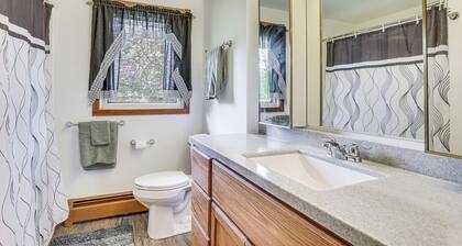 12 Mi to Castle Rock Lake: Serene New Lisbon Home!