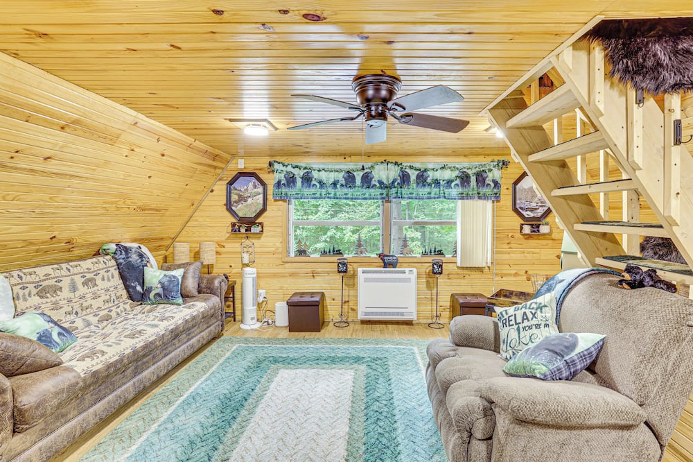 Carrollton Cabin w/ Patio & Fire Pit! - Irondale, OH