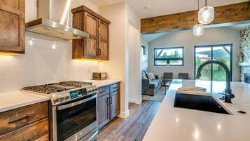 House (4 Bedrooms) | Interior