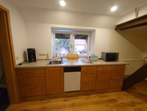 Kühlschrank, Mikrowelle, Ofen, Geschirrspüler