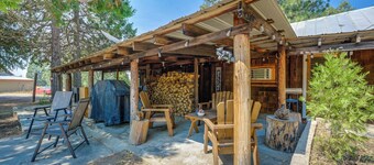Rustic Cabin w/ Patio: 8 Mi to Kings Canyon Park