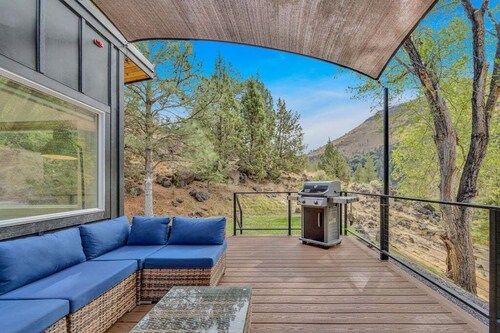 NEW! Eagles Landing Tiny Home B05 - Hot Tub