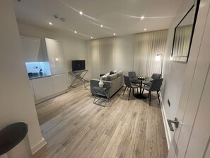 Interior - St Albans City Retreat - 2 Bed Apartment (St Albans)