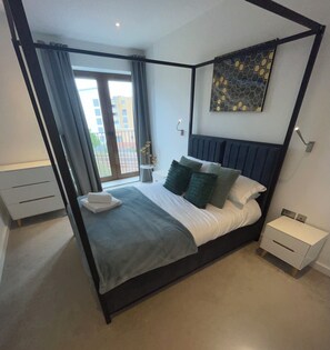 Apartment | 2 bedrooms, iron/ironing board, free WiFi, bed sheets - St Albans City Retreat - 2 Bed Apartment (St Albans)