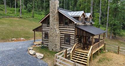 Log cabin with mountain VIEWS in Lexington! Near VA Horse Ctr, 8 mi from VMI/W&L