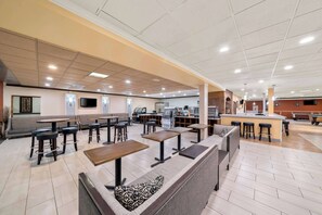 Petit déjeuner complet servi tous les jours en supplément