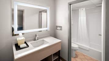 Skrivebord for bærbar PC, blendingsgardiner og wi-fi (inkludert)