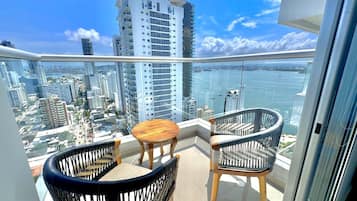 Apartamento luxo, vista para o mar | Sacada