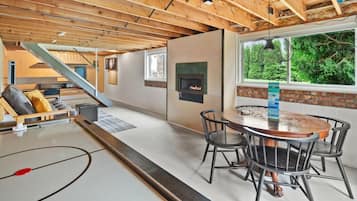 House, 3 Bedrooms | Dining