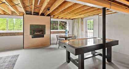 Champ's Landing 3 Bedroom Home by RedAwning