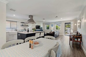 Dining - Rose Cottage 3B Hutchinson St Goolwa (Goolwa)