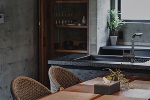 객실 내 식사 공간