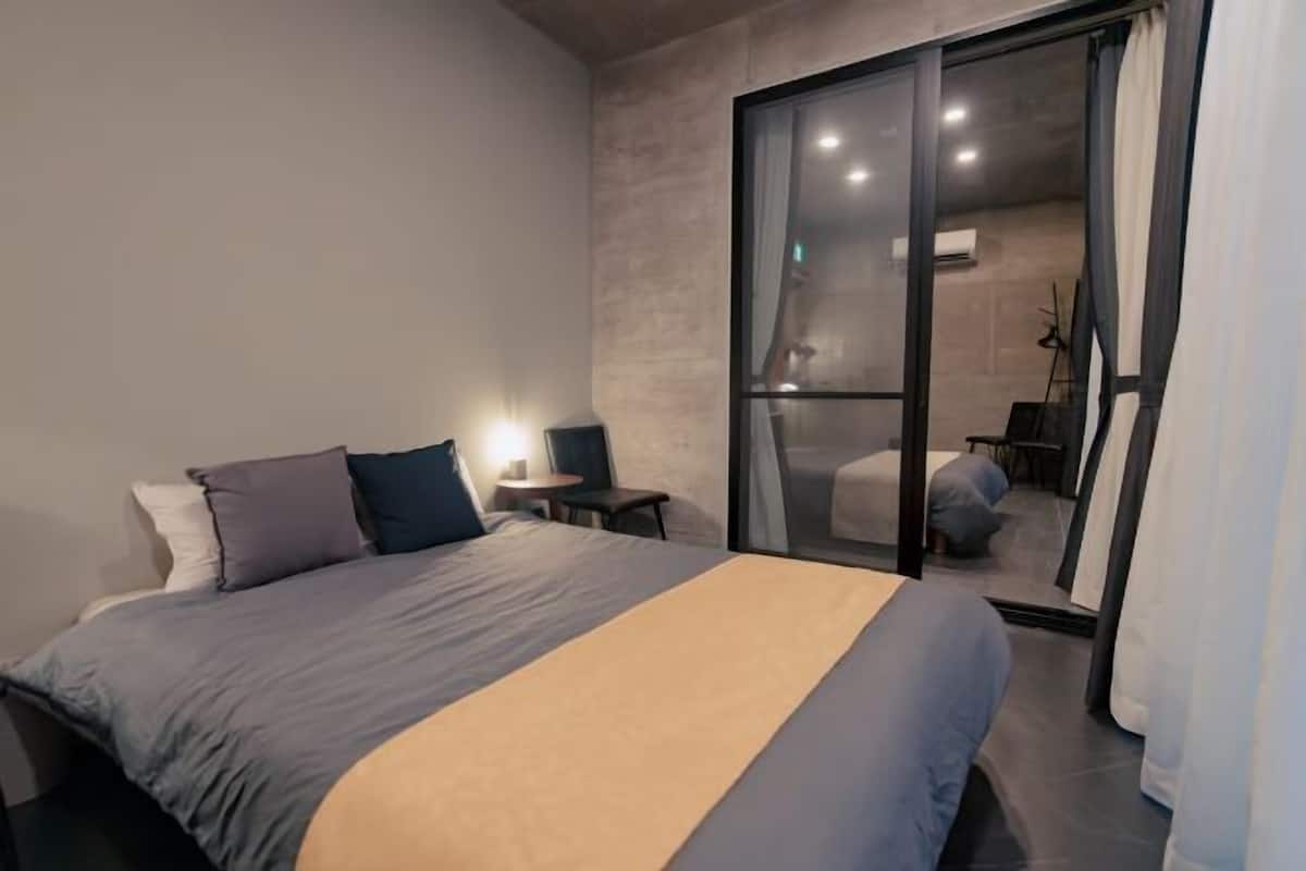 3 bedrooms, blackout drapes, iron/ironing board, WiFi (free)