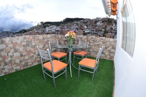 Outdoor dining - Private furnished apartment in Cusco, cabin style (Cusco)