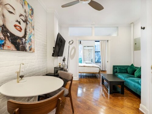 Charming 1-Bedroom Apartment in the Heart of EV