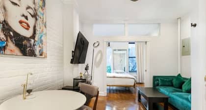 Charming 1-Bedroom Apartment in the Heart of EV