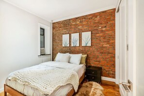 4 bedrooms, desk, travel cot, WiFi
