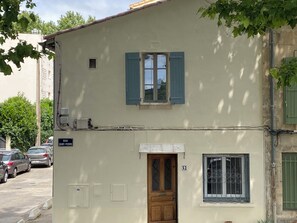 المنشأة من الخارج