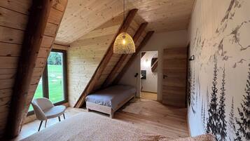 5 habitaciones, tabla de planchar con plancha y cuna de viaje