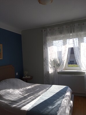 2 quartos, ferros/tábuas de passar roupa, Wi-Fi, roupa de cama