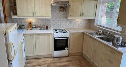 Discover London: Comfy1-Bedroom House with High-Speed WiFi! #ShortStay #Travel