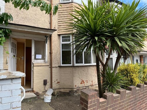 Discover London: Comfy1-Bedroom House with High-Speed WiFi! #ShortStay #Travel